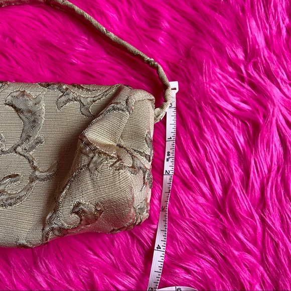 Mini Gold Filigree Barrel Purse - Picture 10 of 11